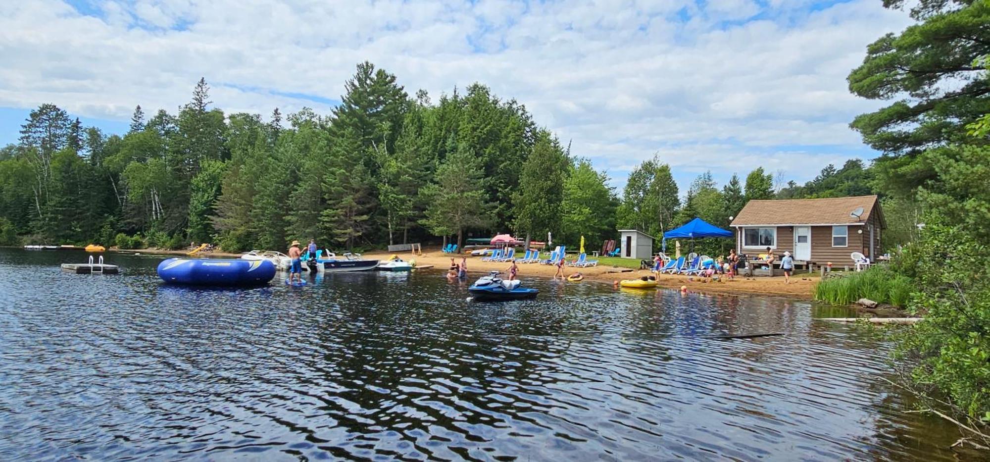 Parkway Cottage Resort And Trading Post Dwight Exteriér fotografie