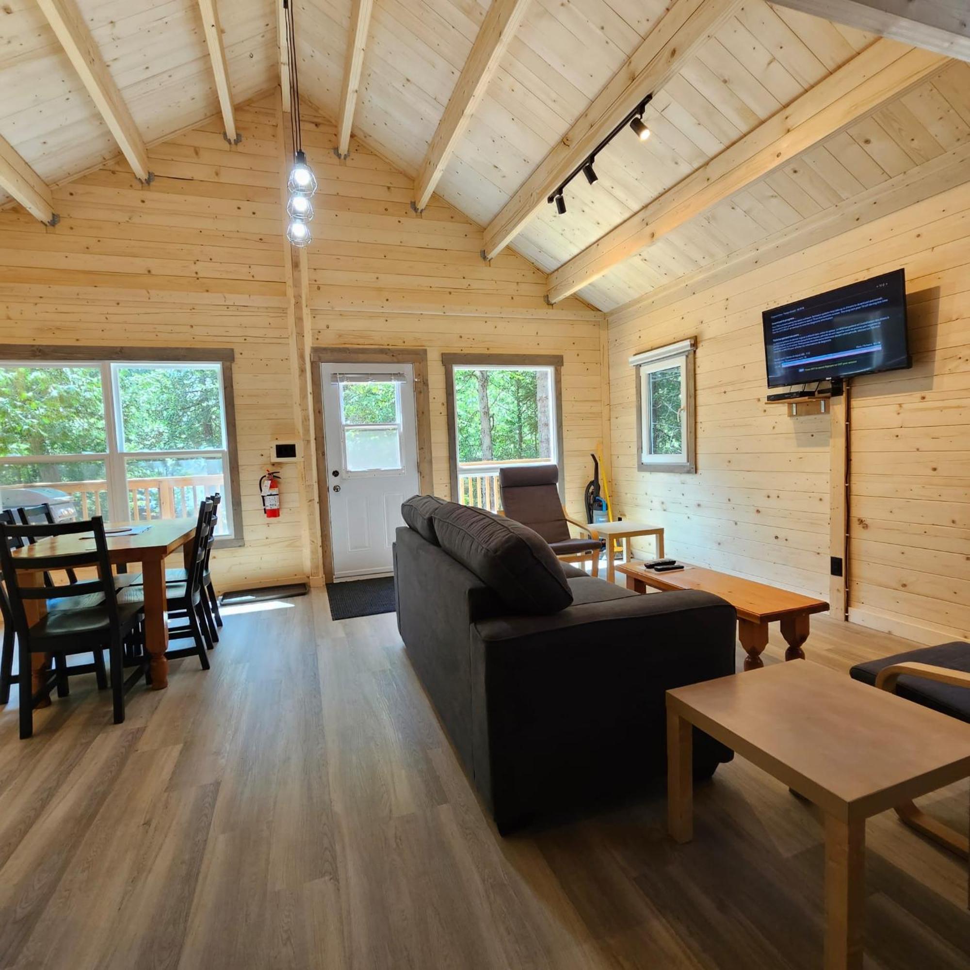 Parkway Cottage Resort And Trading Post Dwight Exteriér fotografie