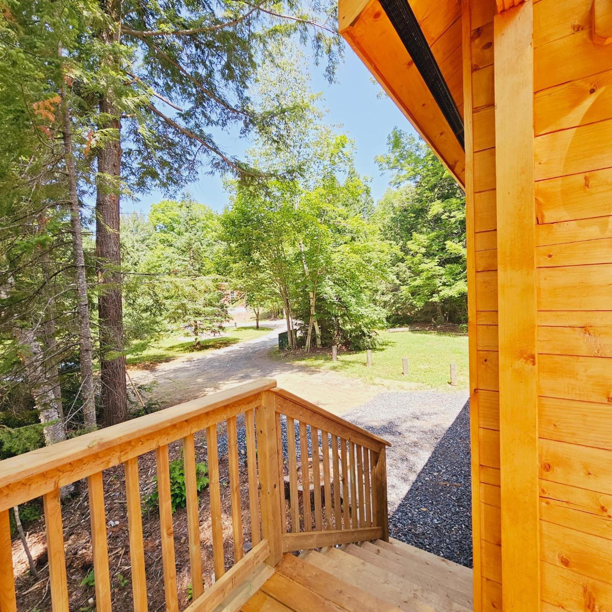 Parkway Cottage Resort And Trading Post Dwight Exteriér fotografie