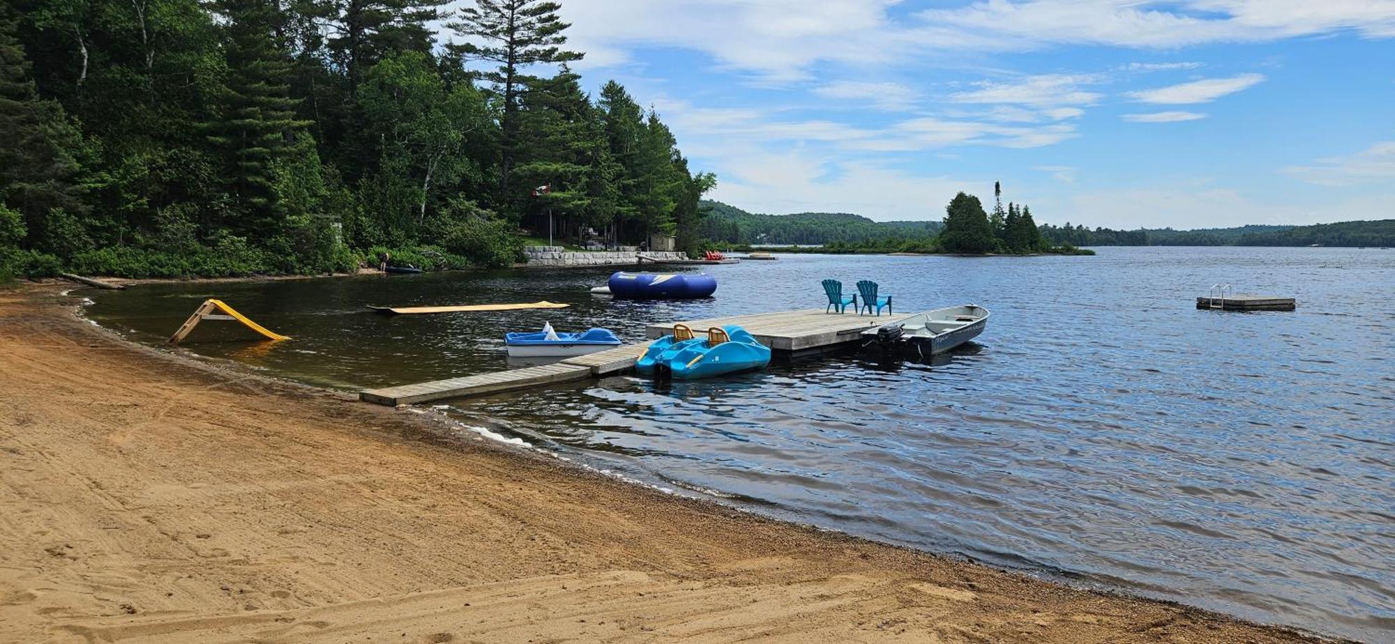 Parkway Cottage Resort And Trading Post Dwight Exteriér fotografie